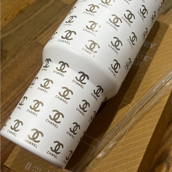 Stanley 40oz CHANEL Laser Etched  white/gold CC Pattern Quencher H2O Tumbler NIB - Picture 4 of 8